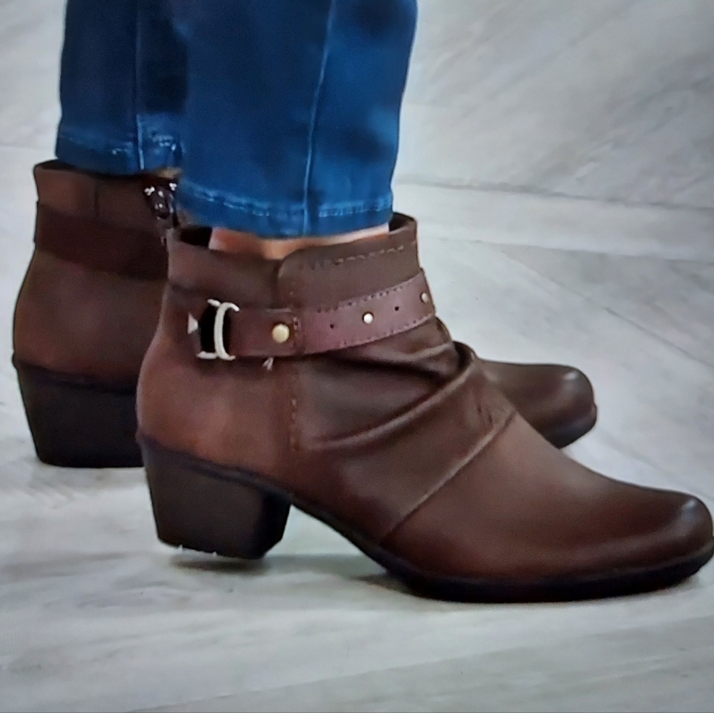 Earth Origins "Meryl" Shoes, Size 8.5, Brown Leather Booties, Stacked Wood Heels - Picture 5 of 12
